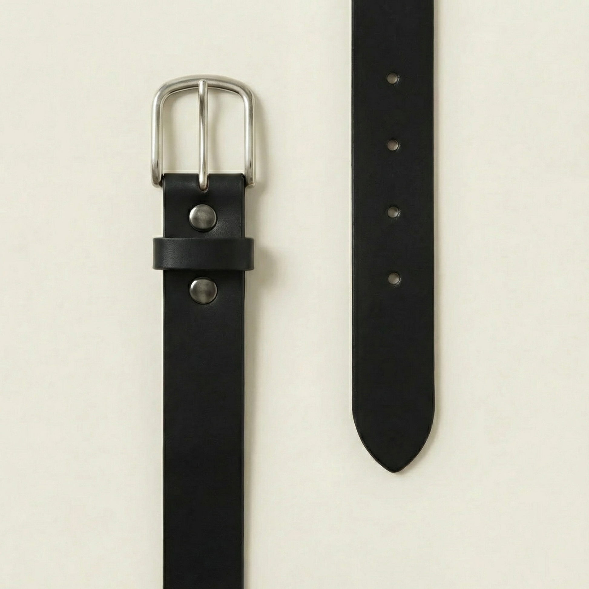 Bellvari Maverick black leather belt side view.