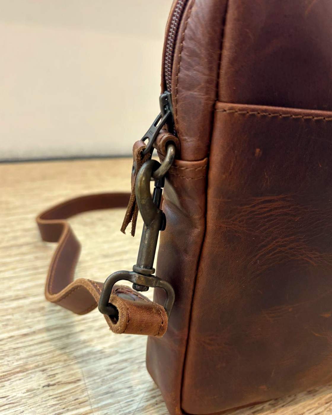Leather D-ring anchors.
